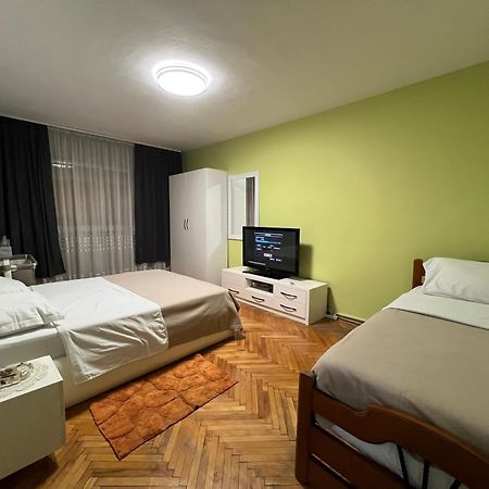 Apartamento Downtown Retreat "Spiranca" Tirana Exterior foto