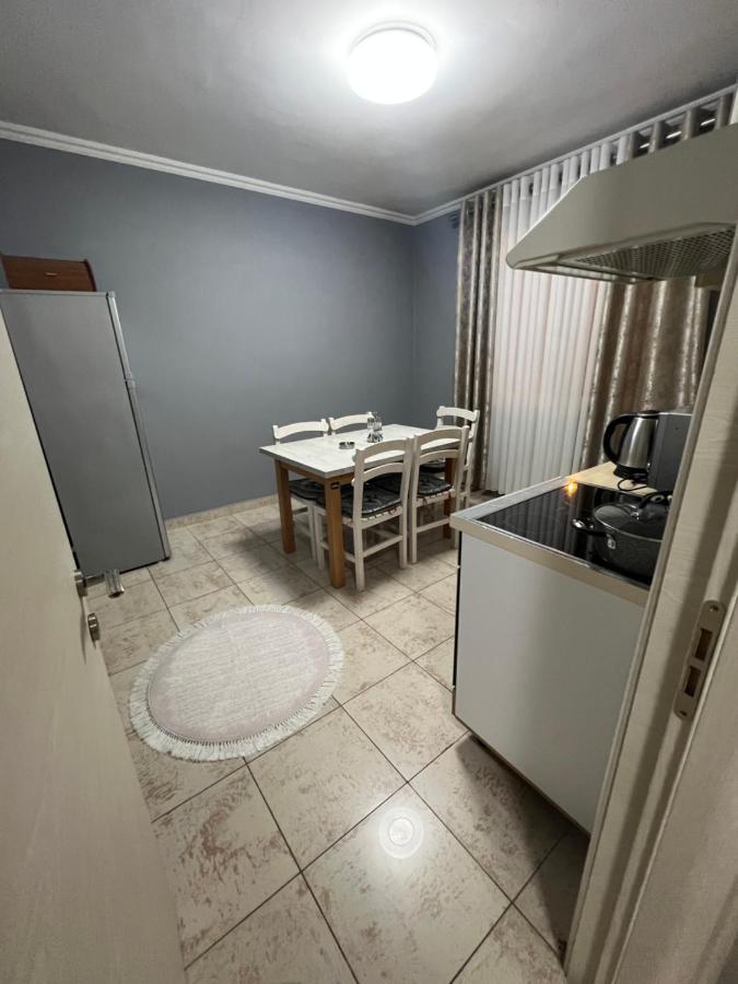 Apartamento Downtown Retreat "Spiranca" Tirana Exterior foto