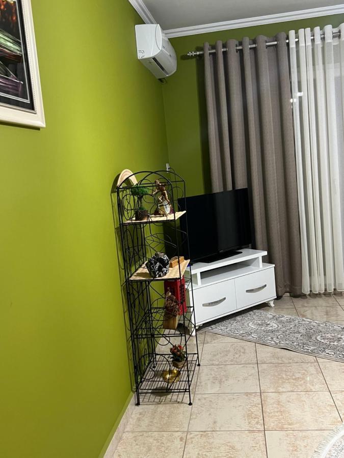 Apartamento Downtown Retreat "Spiranca" Tirana Exterior foto