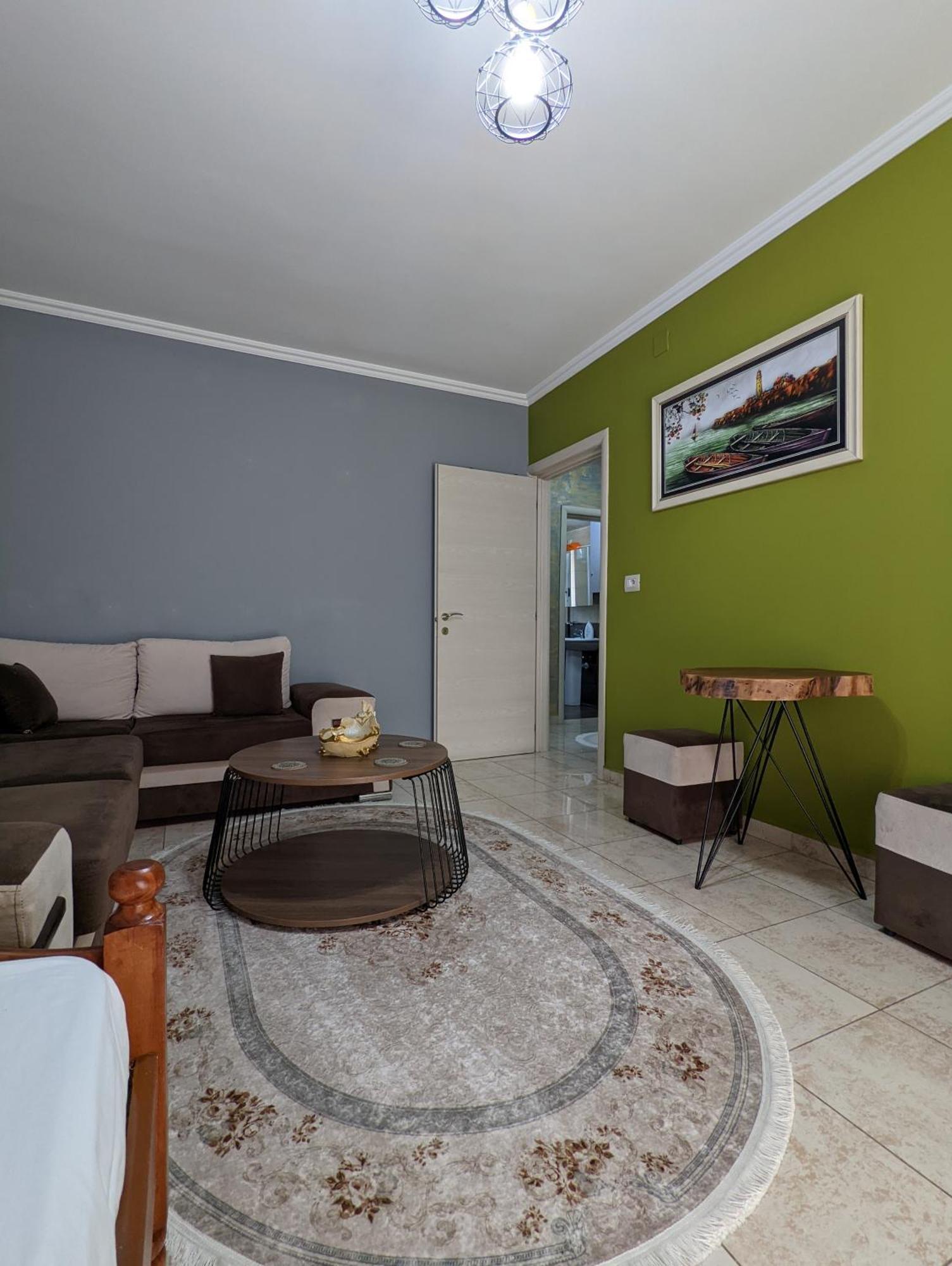 Apartamento Downtown Retreat "Spiranca" Tirana Exterior foto