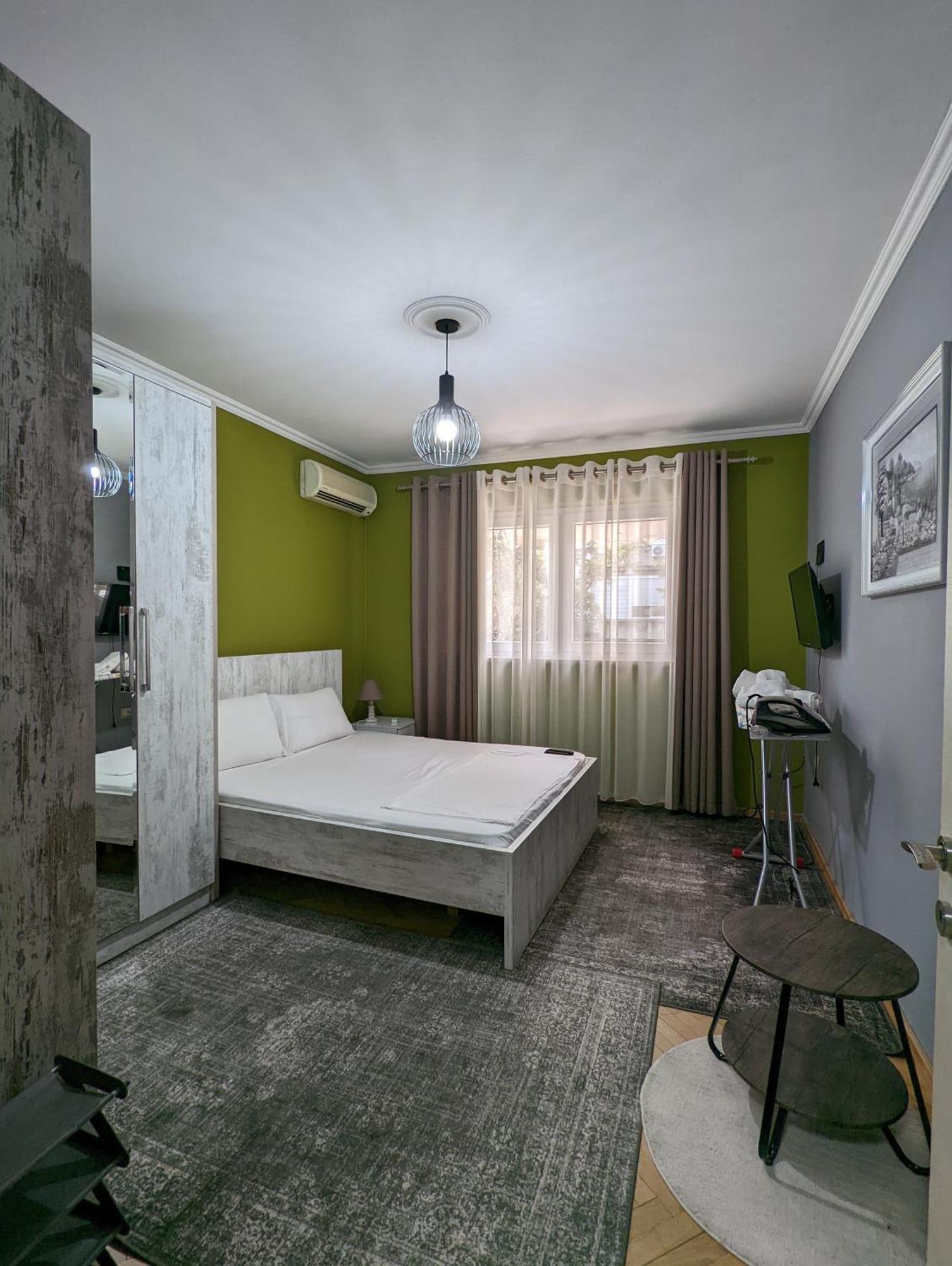 Apartamento Downtown Retreat "Spiranca" Tirana Exterior foto