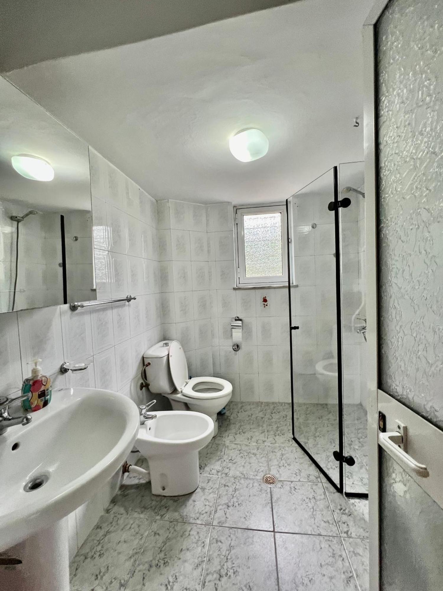 Apartamento Downtown Retreat "Spiranca" Tirana Exterior foto