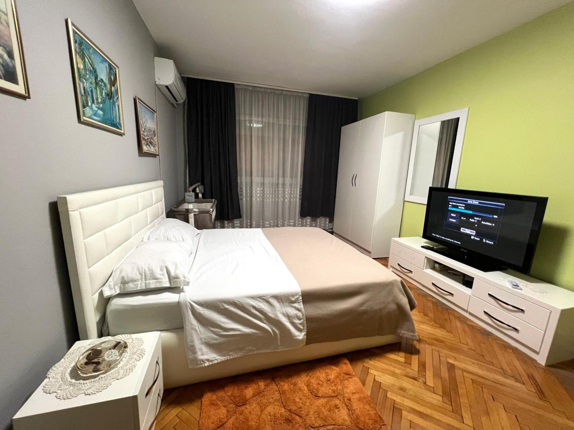 Apartamento Downtown Retreat "Spiranca" Tirana Exterior foto